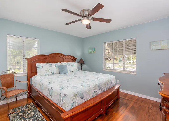 Mango Bay Pool House Unit 1 - Monthly
