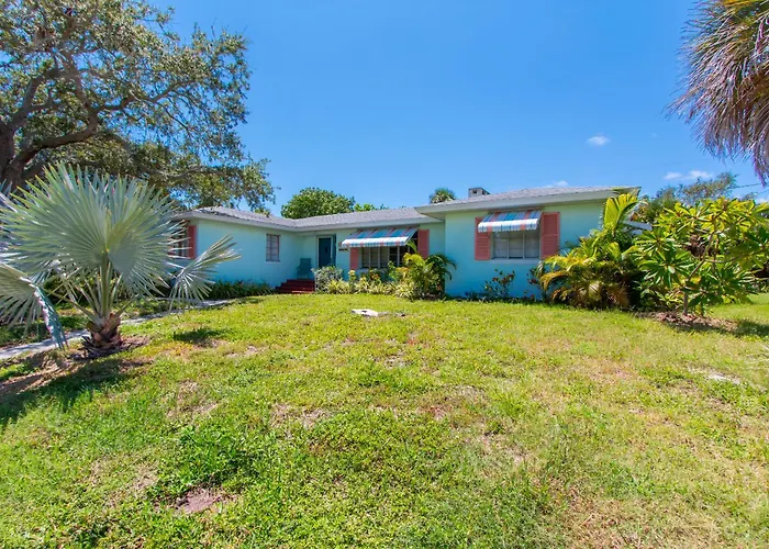 Mango Bay Pool House Unit 1 - Monthly Holiday home *