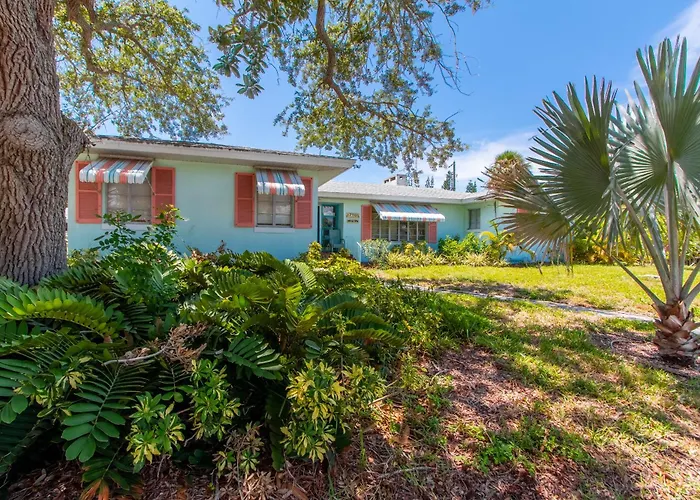 Mango Bay Pool House Unit 1 - Monthly * Clearwater Beach