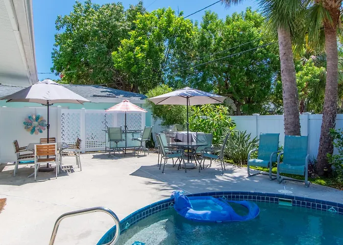 Mango Bay Pool House Unit 1 - Monthly Holiday home *