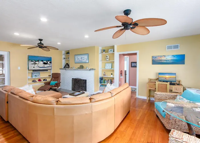 Mango Bay Pool House Unit 1 - Monthly Holiday home *