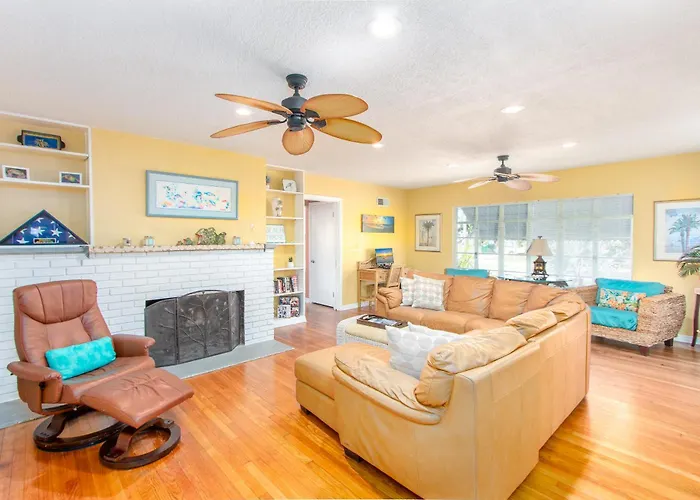 Mango Bay Pool House Unit 1 - Monthly Holiday home