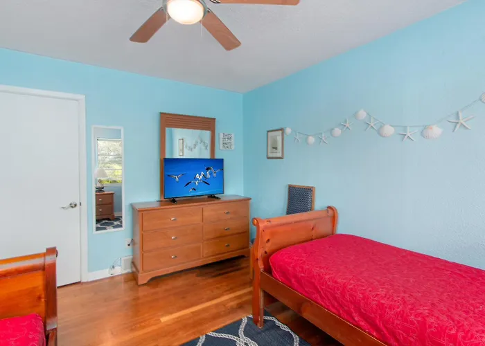 Mango Bay Pool House Unit 1 - Monthly *