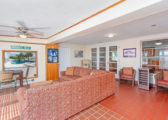 Mango Bay Pool House Unit 1 - Monthly Holiday home *